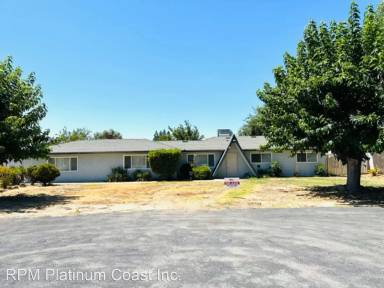 Main picture of 7421 N Maple Ave