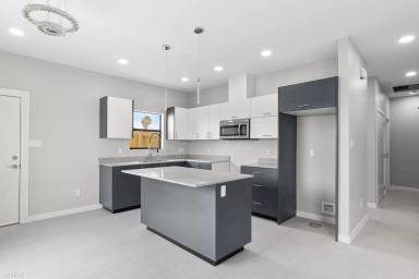 Main picture of 2020 Summerland Ln