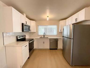 Main picture of 215 W Olive Ave