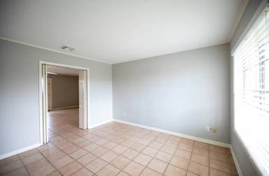 Main picture of 1529 John Dr