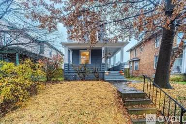 Main picture of 2440 Summit St