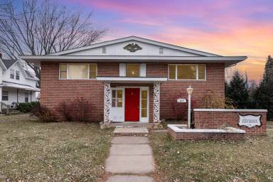 Main picture of 215 Birch St S