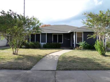 Main picture of 406 Canterbury Dr