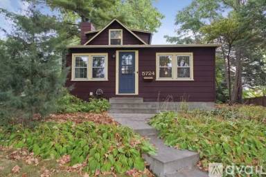 Main picture of 5724 Lynwood Blvd