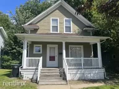 Main picture of 830 N Saint Louis Blvd