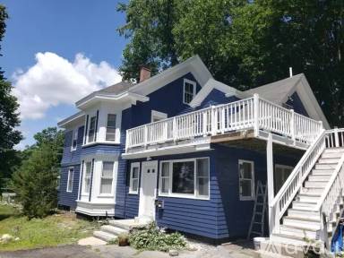 Main picture of 207 Pleasant St