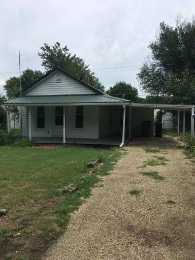 Main picture of 308 N Commercial Ave