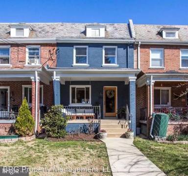Main picture of 231 Farragut St NW
