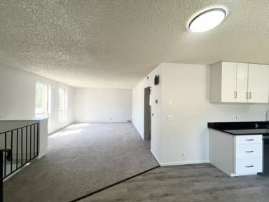 Main picture of 1265 E Crandall Ave