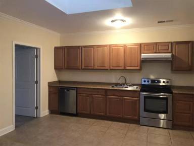 Main picture of 129 S Hill St