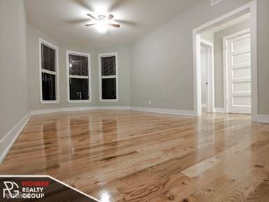 Main picture of 641 W Oakdale Ave