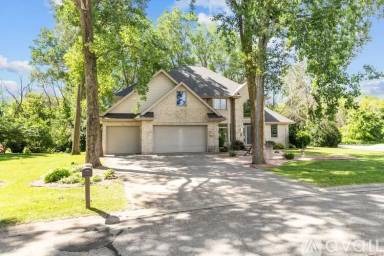 Main picture of 1669 Beethoven Way