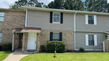Main picture of 15241 Parkwood Dr N