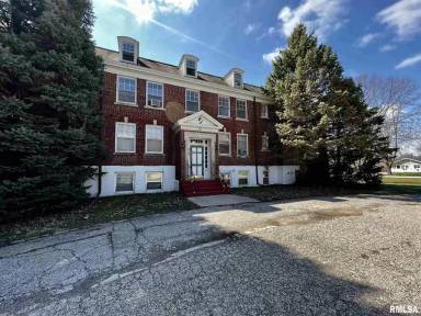 Main picture of 817 E Jefferson St