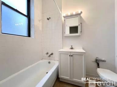 Main picture of 719-27 W Barry Ave