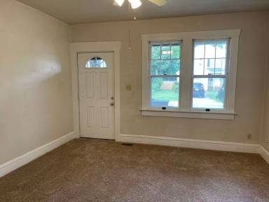 Main picture of 8952 Hammett Ave