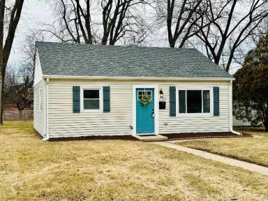 Main picture of 734 Center St
