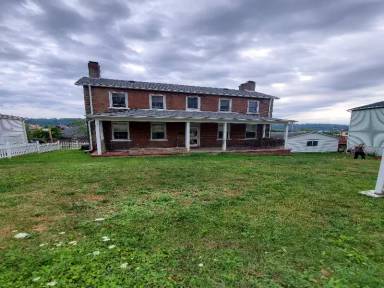 Main picture of 104 Lincoln Ave