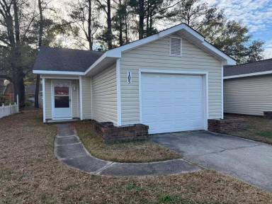 Main picture of 105 Highland Ct