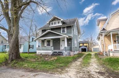 Main picture of 1815 Roosevelt Ave NE