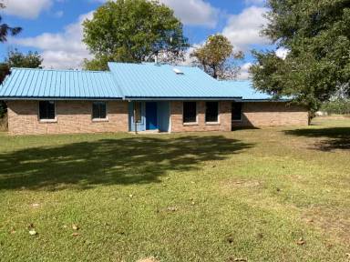 Main picture of 1584 Three Pine Church Rd