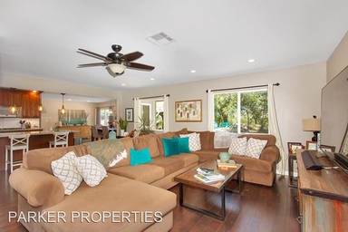 Main picture of 3072 N Victoria Dr