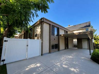 Main picture of 844 S Park St