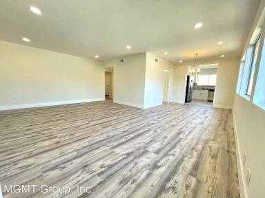 Main picture of 439 S Oakhurst Dr