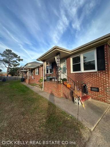Main picture of 2216 Pretty Lake Ave