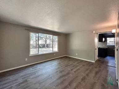 Main picture of 547 NW Oak Ave