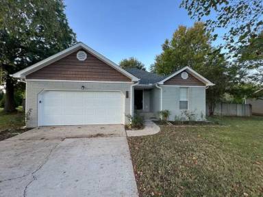 Main picture of 132 Landing Cir