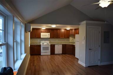 Main picture of 70 Center St