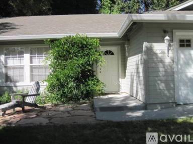 Main picture of 202 Magnolia St