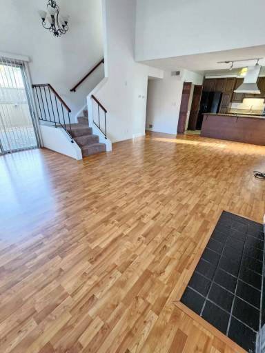 Main picture of 1872 Pomar Way