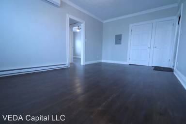 Main picture of 1385 Cranford Ave