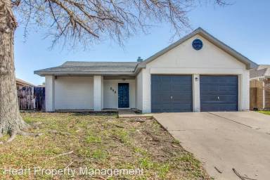 Main picture of 203 Hemlock Dr