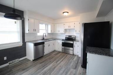 Main picture of 232 Postle Blvd