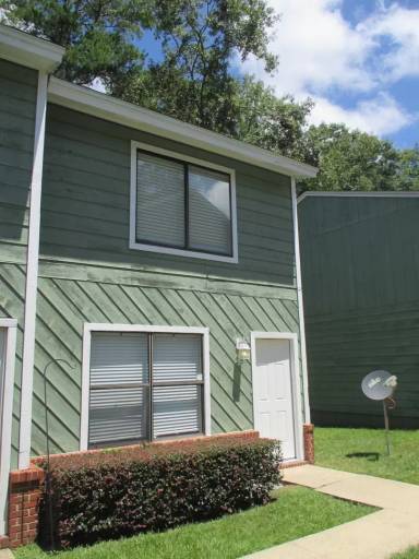 Main picture of 301 S Lipona Rd