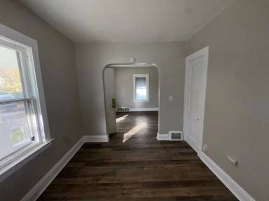 Main picture of 9905 Dunlap Ave