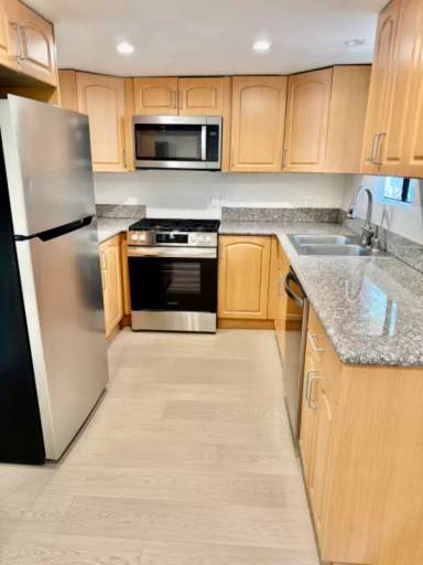 Main picture of 11741 Gilmore St