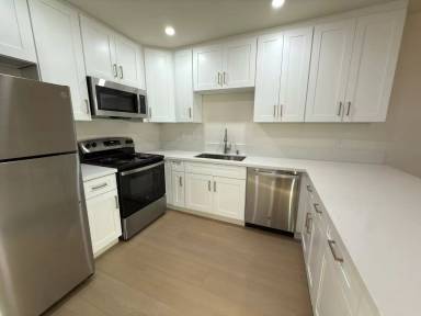 Main picture of 939 E Washington Ave