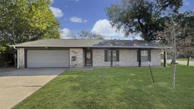 Main picture of 2915 Jennifer Dr