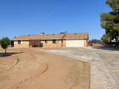 Main picture of 8560 Oakwood Ave