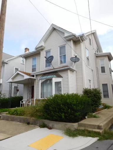 Main picture of 237 W 2nd St