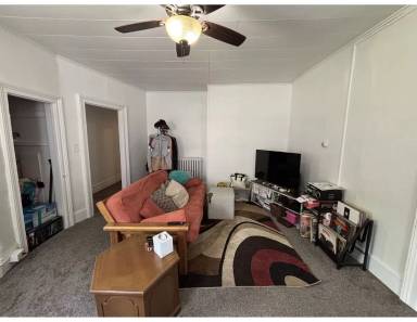 Main picture of 825 King St