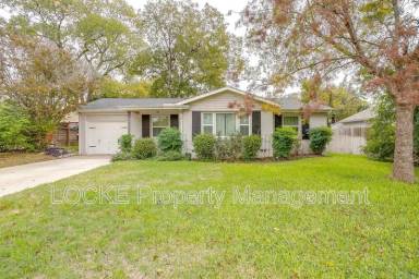 Main picture of 902 Churchill Rd