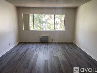 Main picture of 1784 N Sycamore Ave