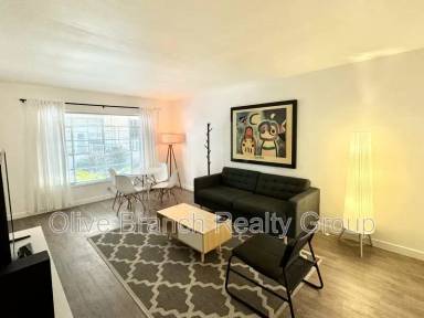 Main picture of 8277 Fountain Ave