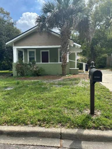 Main picture of 806 Essex St