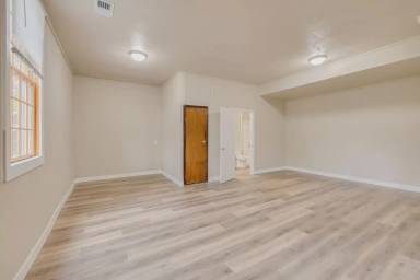 Main picture of 1209 N Main St